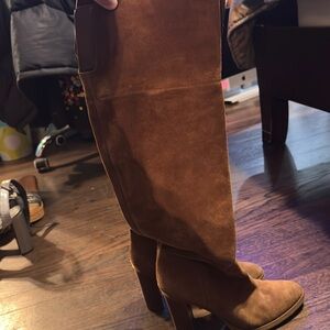 Brown women’s size 8 suede boots